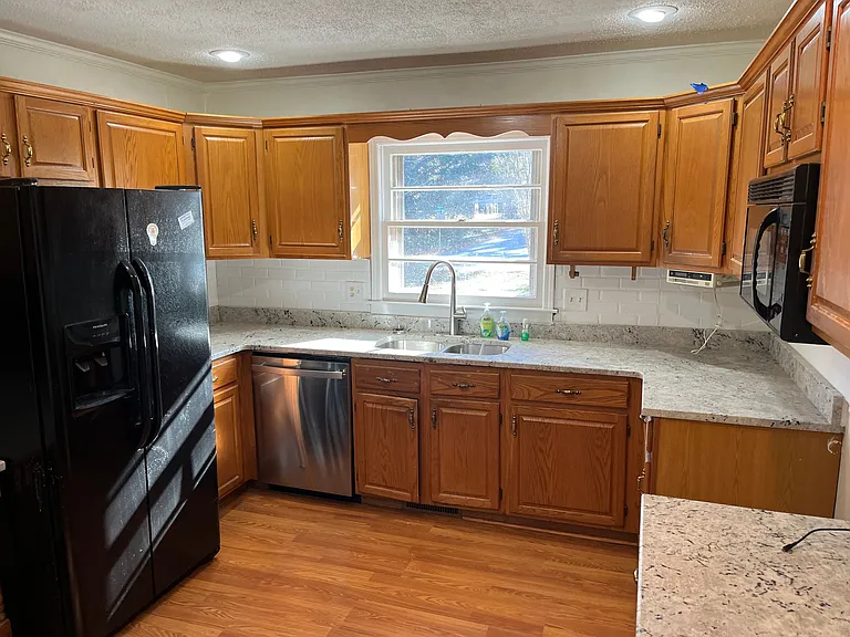 207 Skyview Dr — Photo 8