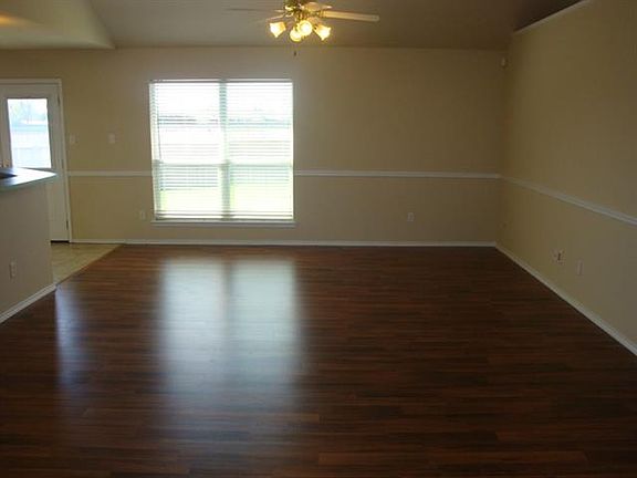 3rd image of 955 Naomi Ct