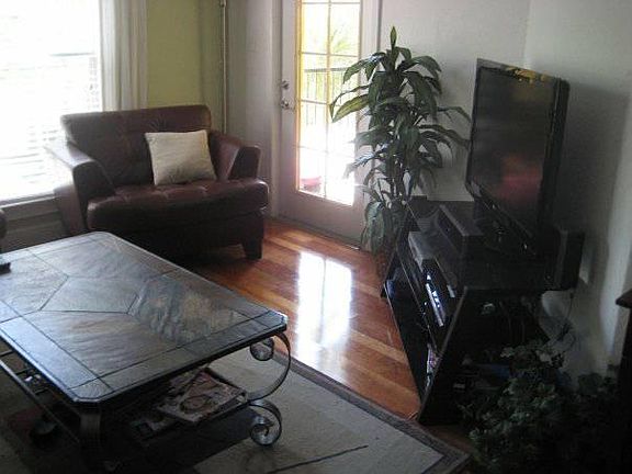 5th image of 2421 W Horatio St