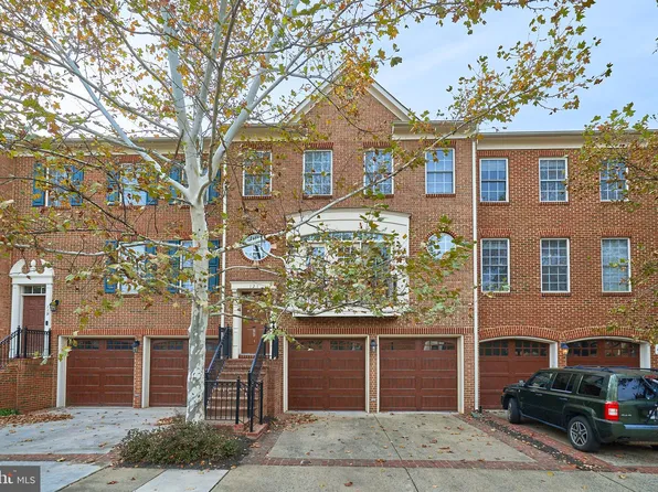 121 Herndon Mill Cir, Herndon, VA 20170