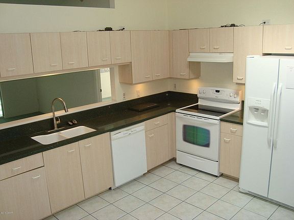 3rd image of 6187 Yellowstone Dr