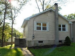 28 Skidmore Trl, Hopatcong, NJ 07843