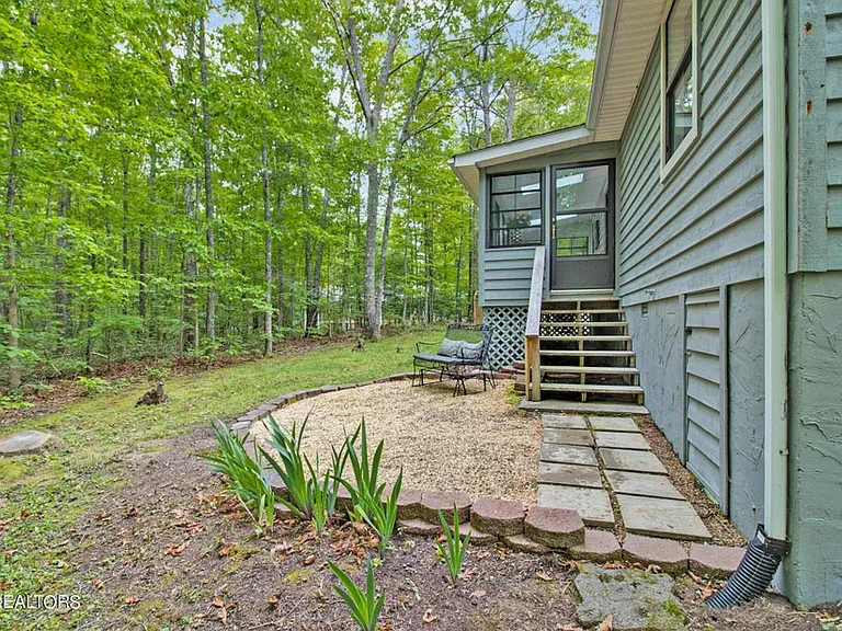 111 Devon Rd — Photo 5