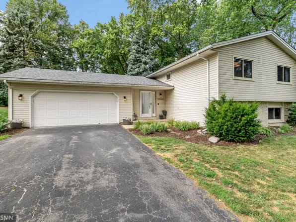 10581 Lake Fall Dr, Eden Prairie, MN 55347