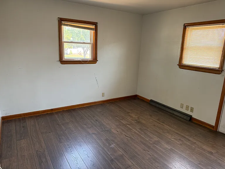 109 16th St W #1 — Photo 3