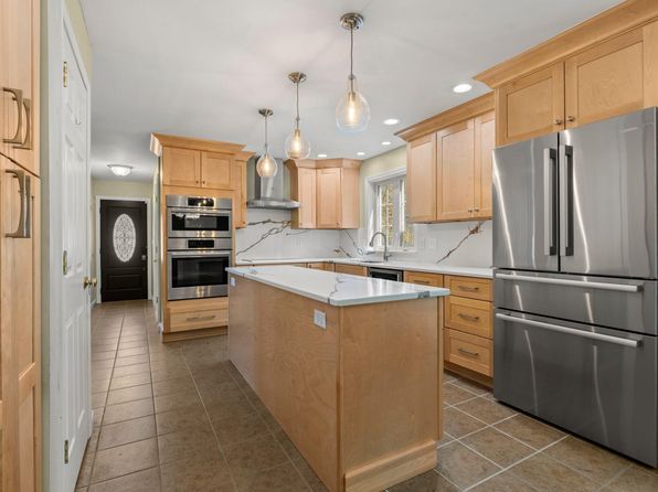 136 N Main Street, Salem, NH 03079
