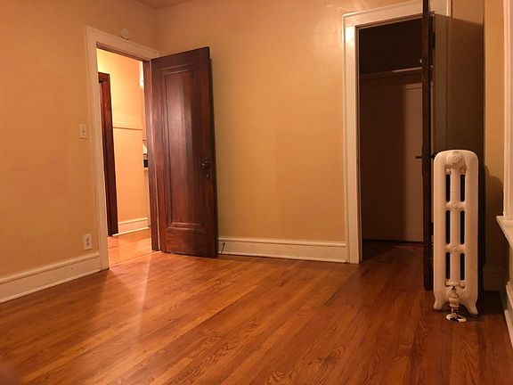5th image of 7444 N Artesian Ave #2