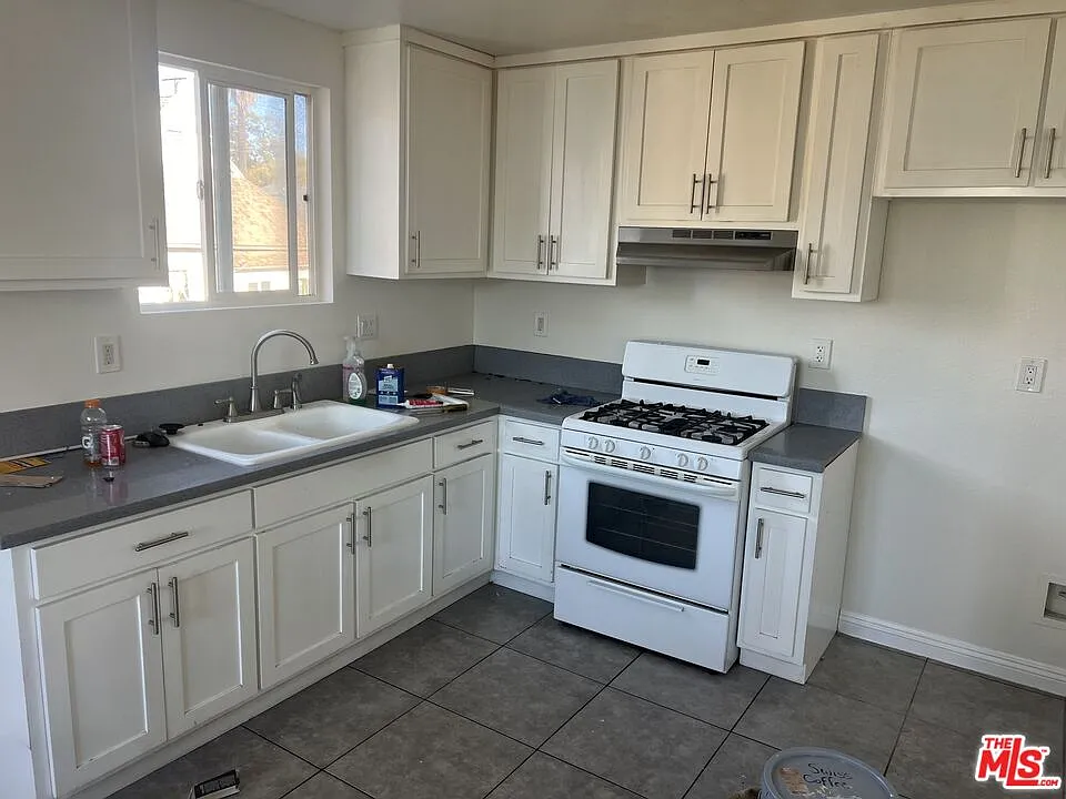 3 bed, 2.0 bath, 1200 sqft, $3,200 — Photo 4