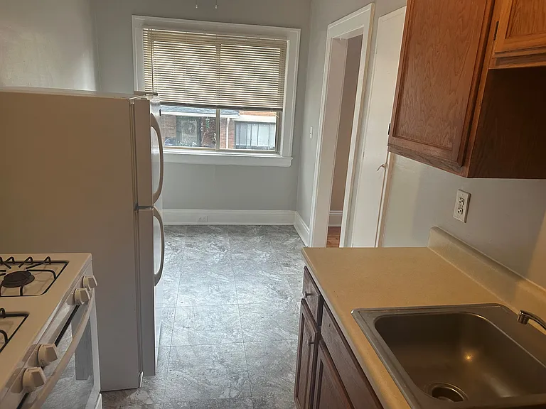 Highland Manor Apartments — Photo 24