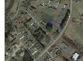 2127 Riverside Dr, Mount Airy, NC 27030