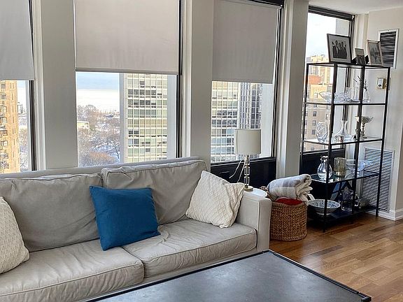 3rd image of 444 W Fullerton Pkwy APT 1903