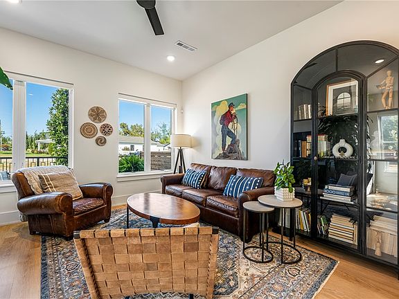 4th image of 541 SW 5th St
