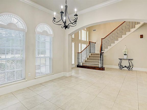 3rd image of 10011 Clubhouse Cir