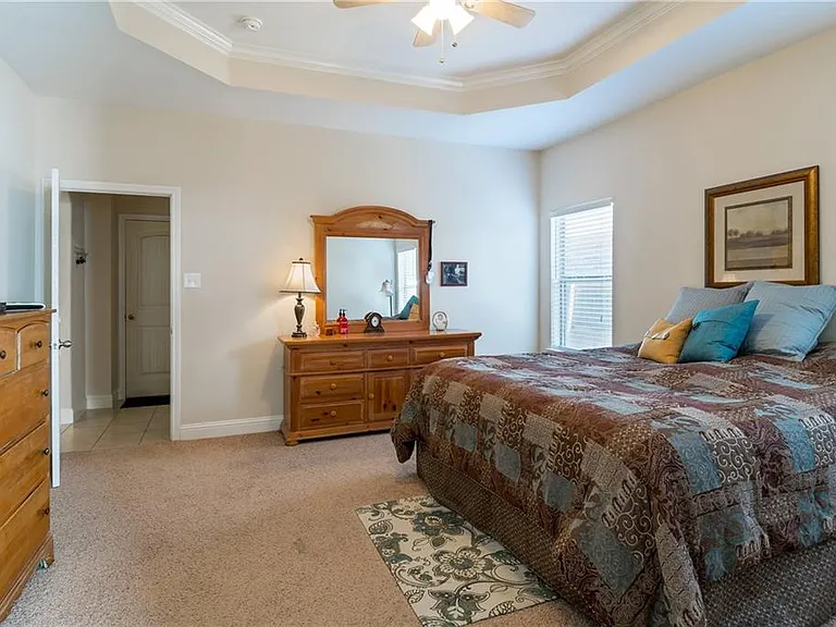 225 Glenview Dr — Photo 12