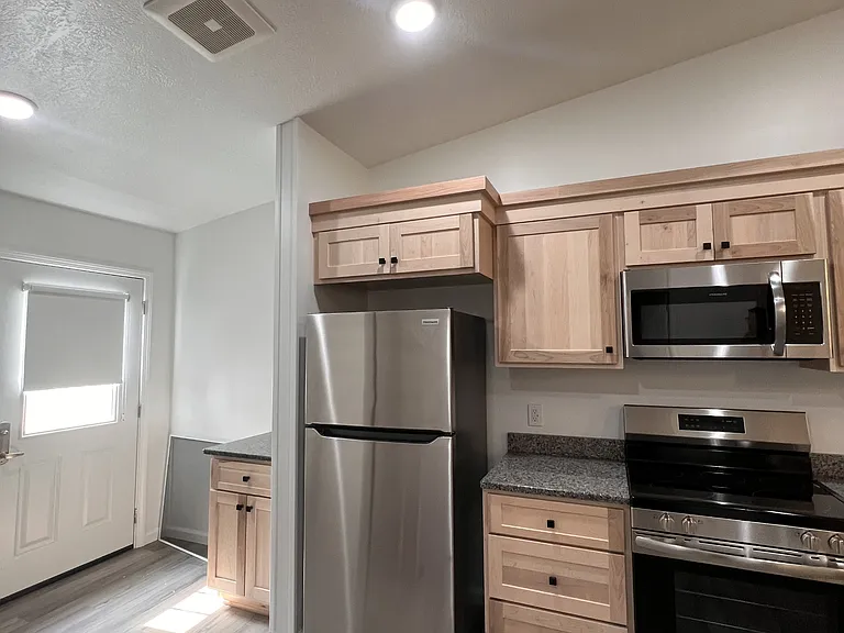 209 S Millersburg St — Photo 10