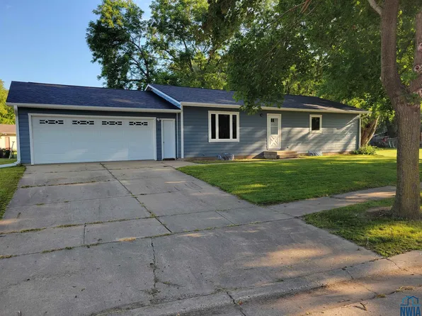 1711 Vonnie St, Vermillion, SD 57069