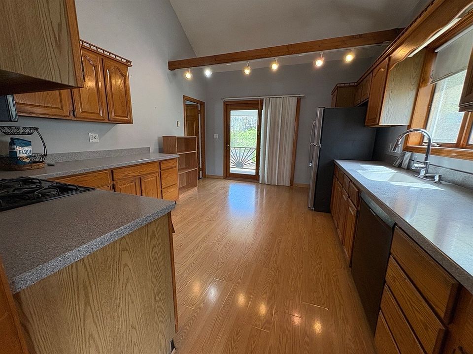 1st image of 20 Wilson Ave #9