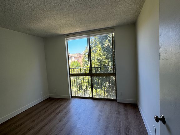 4th image of 708 S Oxford Ave APT 11