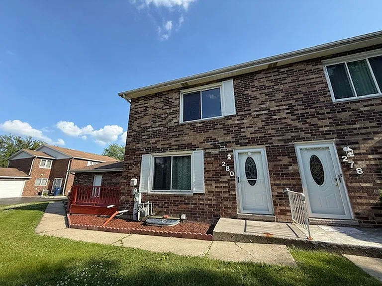 280 Paddock Cir — Photo 1