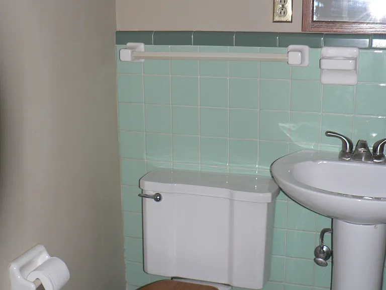 1900 Stevens Dr NE — Photo 12