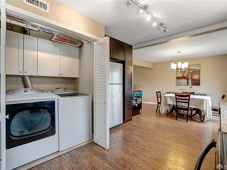 2108 N Fairfield Rd — Photo 11