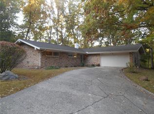 2750 Whippoorwill Dr, Charleston, IL 61920