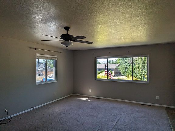 5th image of 715 Ash Dr
