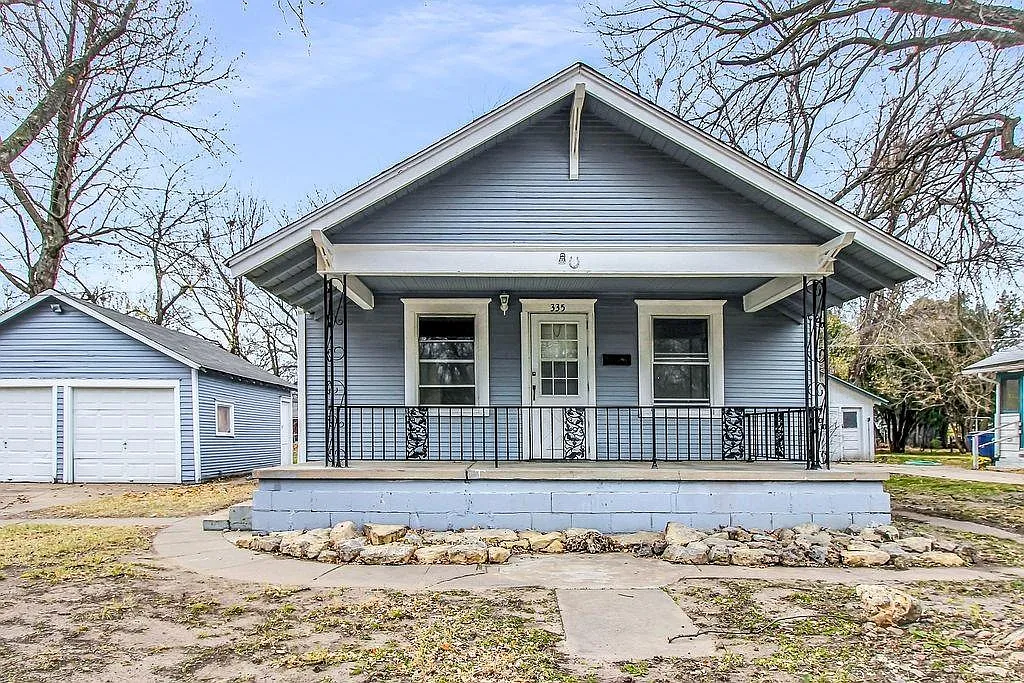 335 N Gordon Ave — Photo 1