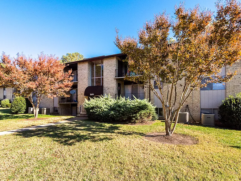 7515 Foxhall Ln — Photo 17