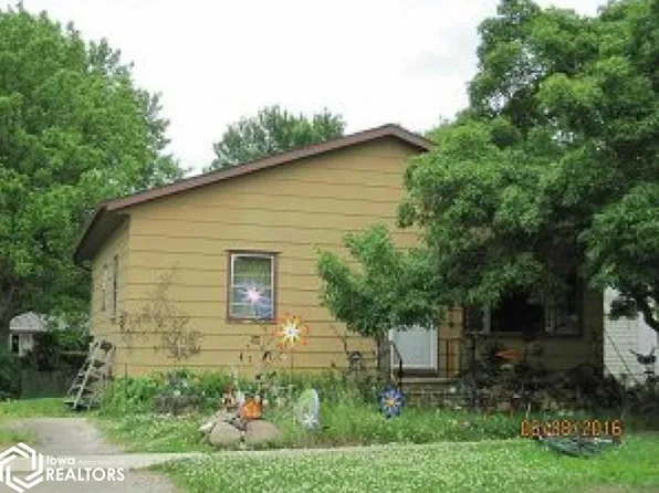 121 S Heckart St, Algona, IA 50511