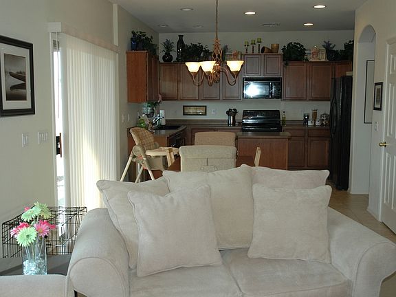 2nd image of 1011 E Redwood Dr