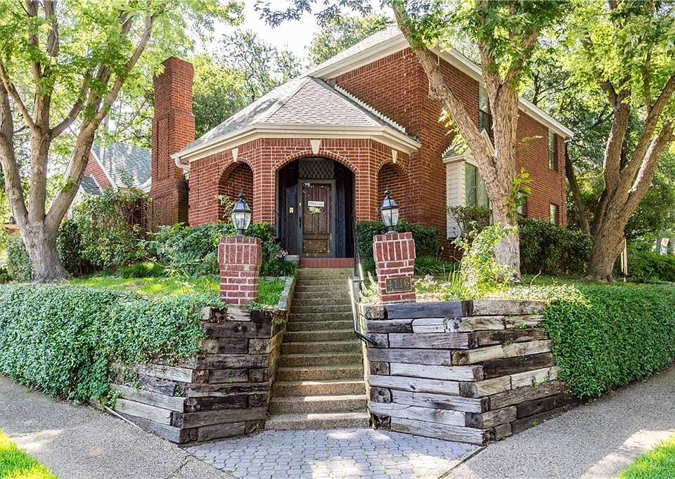 Welcome home to this charming, one owner, custom built home that has a view of Towne Lake Park.
