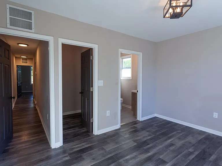 716 Gilbert St — Photo 13