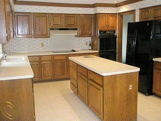3rd image of 485 Stoneridge Ln