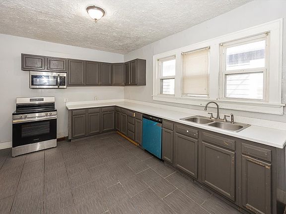 5th image of 3135 Graceland Ave