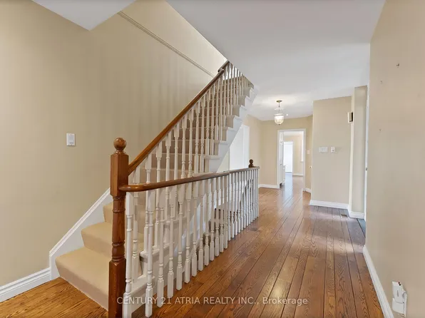 5 Hill Cres, Toronto, ON M1M 1H7