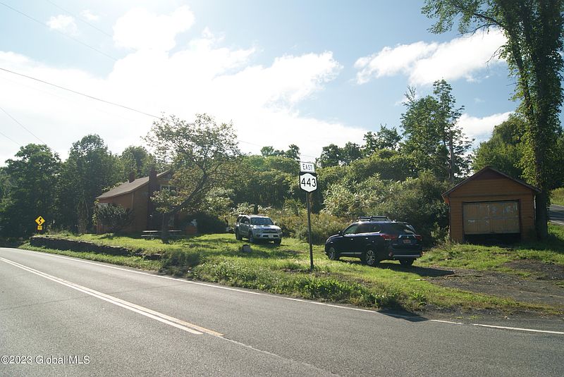 3rd image of 575 Helderberg Trail