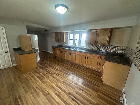 4th image of 106 NW West St