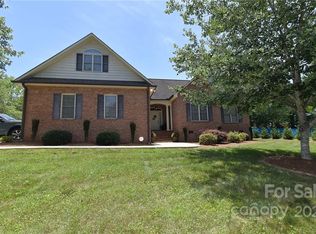 205 Wellington Dr, Lincolnton, NC 28092