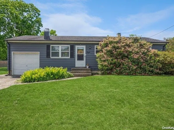 8 Fountain Avenue, Selden, NY 11784