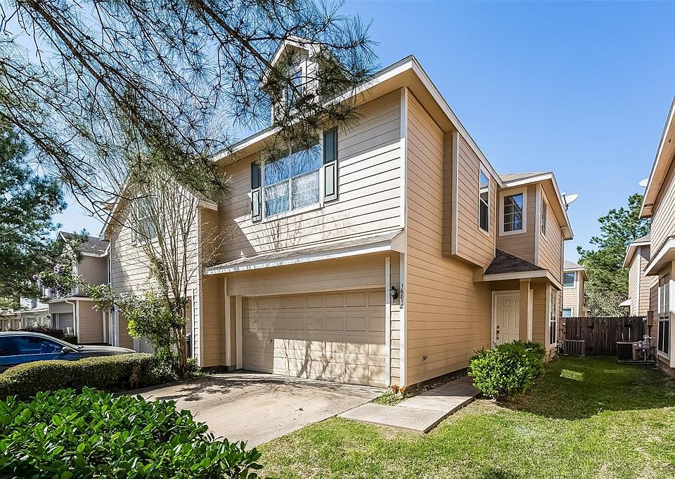 Nice Sized Town Home with 1587 SF, 3 Bedrooms, 2.5 Baths, 2 Car Garage with Opener