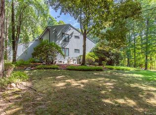 29 Pease Rd, Woodbridge, CT 06525
