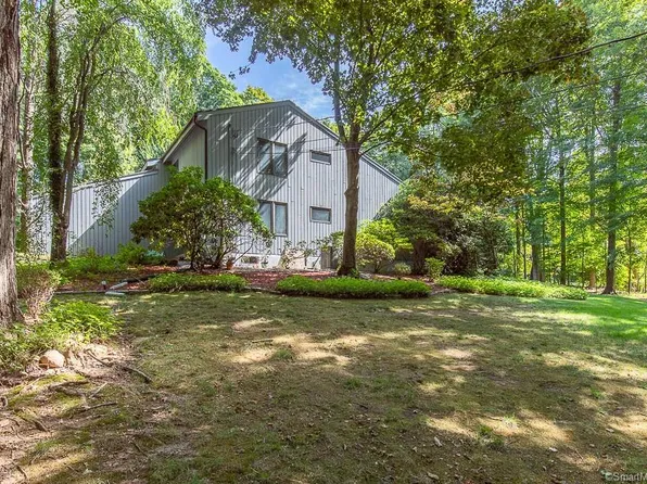 29 Pease Road, Woodbridge, CT 06525