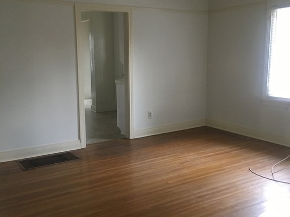 5th image of 321 Newland St