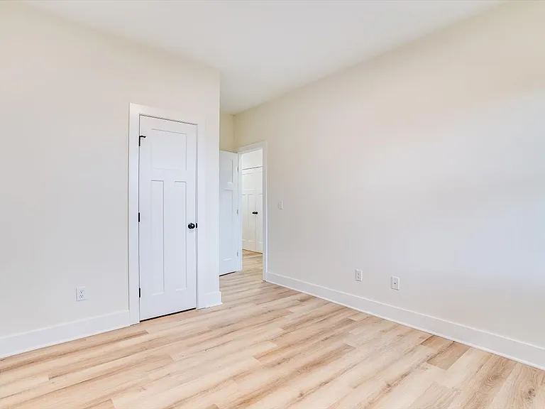 5644 E Bristol St — Photo 19