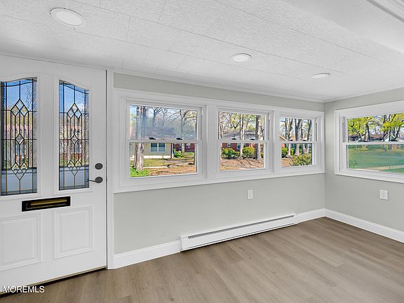 2nd image of 86C Dorchester Drive