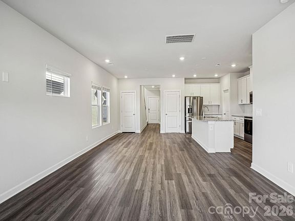 4th image of 3058 14th Ave NE