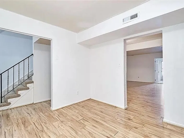 612 Red Horse Ln — Photo 2