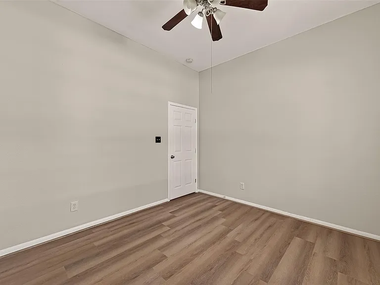 706 Silver Creek Cir — Photo 34