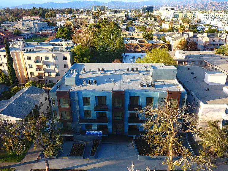 11269 Camarillo St #405 — Photo 42